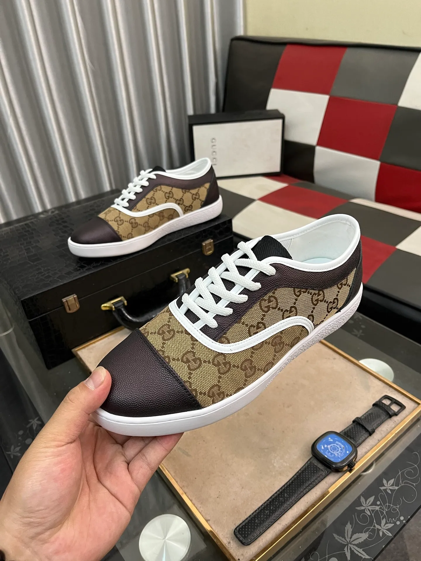 Men's shoes💰400⌚️⌚️[GUCCI] Gucci men's casual shoes are absolutely popular🔥The ultimate matching item for trendy men! The charm of super texture is unstoppable. This is the main recommendation. The upper is made of high-quality cowhide, with pig lining feet and wear-resistant rubber sole. It is noble and elegant! Extremely comfortable🎁🎁You can be as handsome as you want💪 Available in sizes 38-44 and 4️⃣colors available